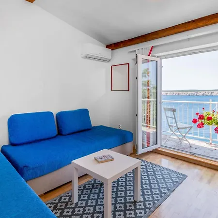 Feriehus Front In With House Sea View *