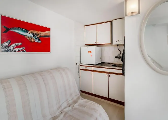 2 Bedroom Cozy In