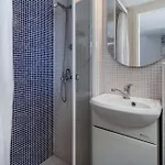 2 Bedroom Cozy In Casa de Férias Jadranovo