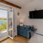 Casa de Férias 2 Bedroom Cozy In Jadranovo