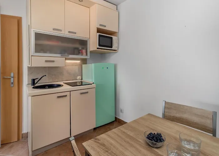 2 Bedroom Cozy In * Jadranovo