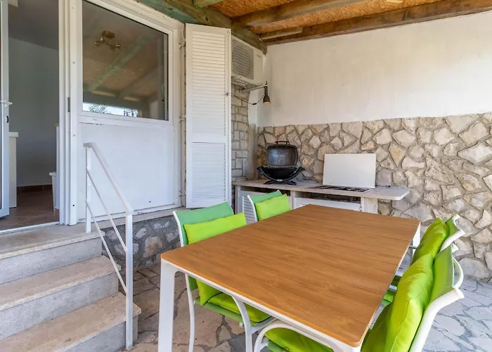 Hébergement de vacances 2 Bedroom Cozy In Jadranovo