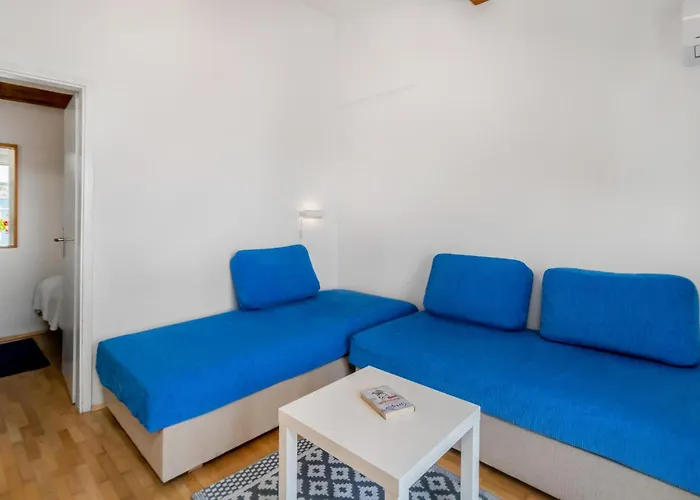 2 Bedroom Cozy In Hébergement de vacances Jadranovo